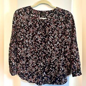 Ann Taylor women’s size small button-down floral blouse